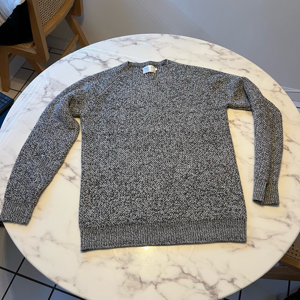 Shades of Grey, Men’s Size Small, Heather Grey Knit Sweater